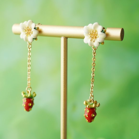 NWT Lesnereides strawberry earrings - Picture 4 of 10